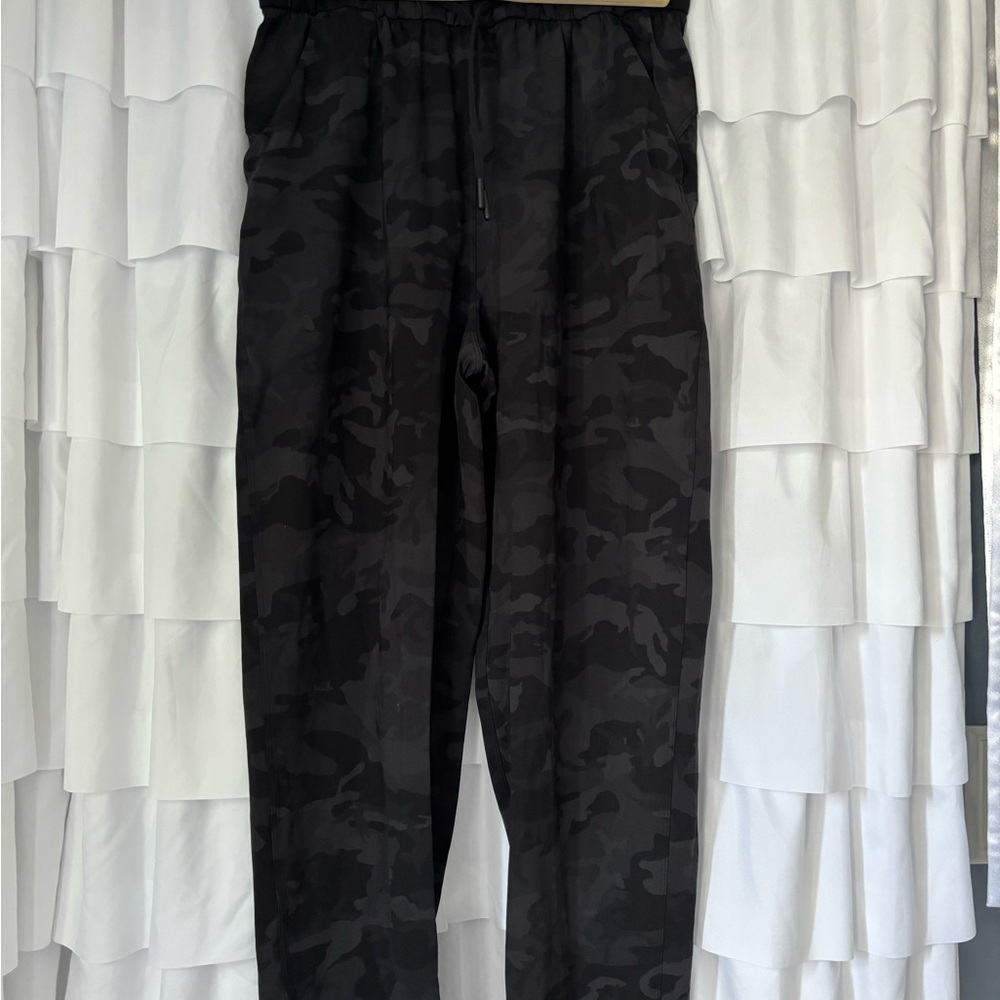 Women’s Lululemon Black Camouflage Pants